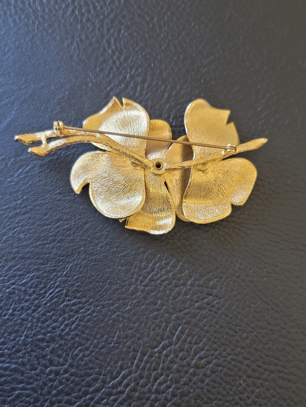 Vintage - Large Floral Gold Brooch With Rhinestone- Estate - Picture 4 of 4